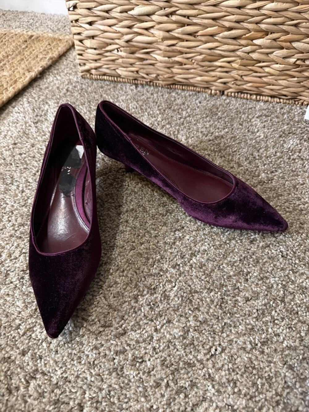 Lauren, Ralph Lauren burgundy velvet kitten heel pointy toe shoe 8.5 B